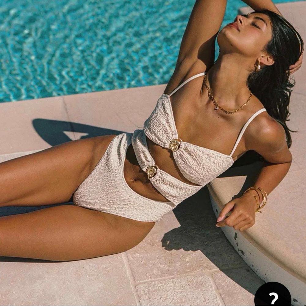Blackbough Swim Kaia Cut-Out One Piece sz Large